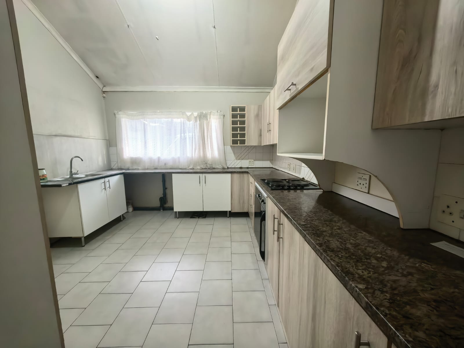 Room image 3