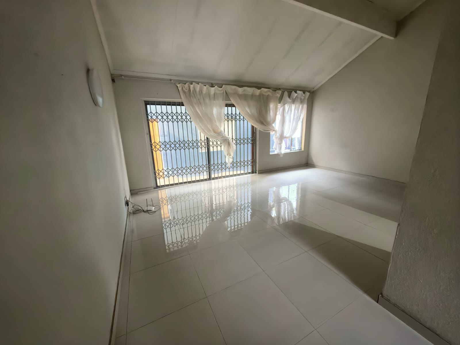 Room image 4